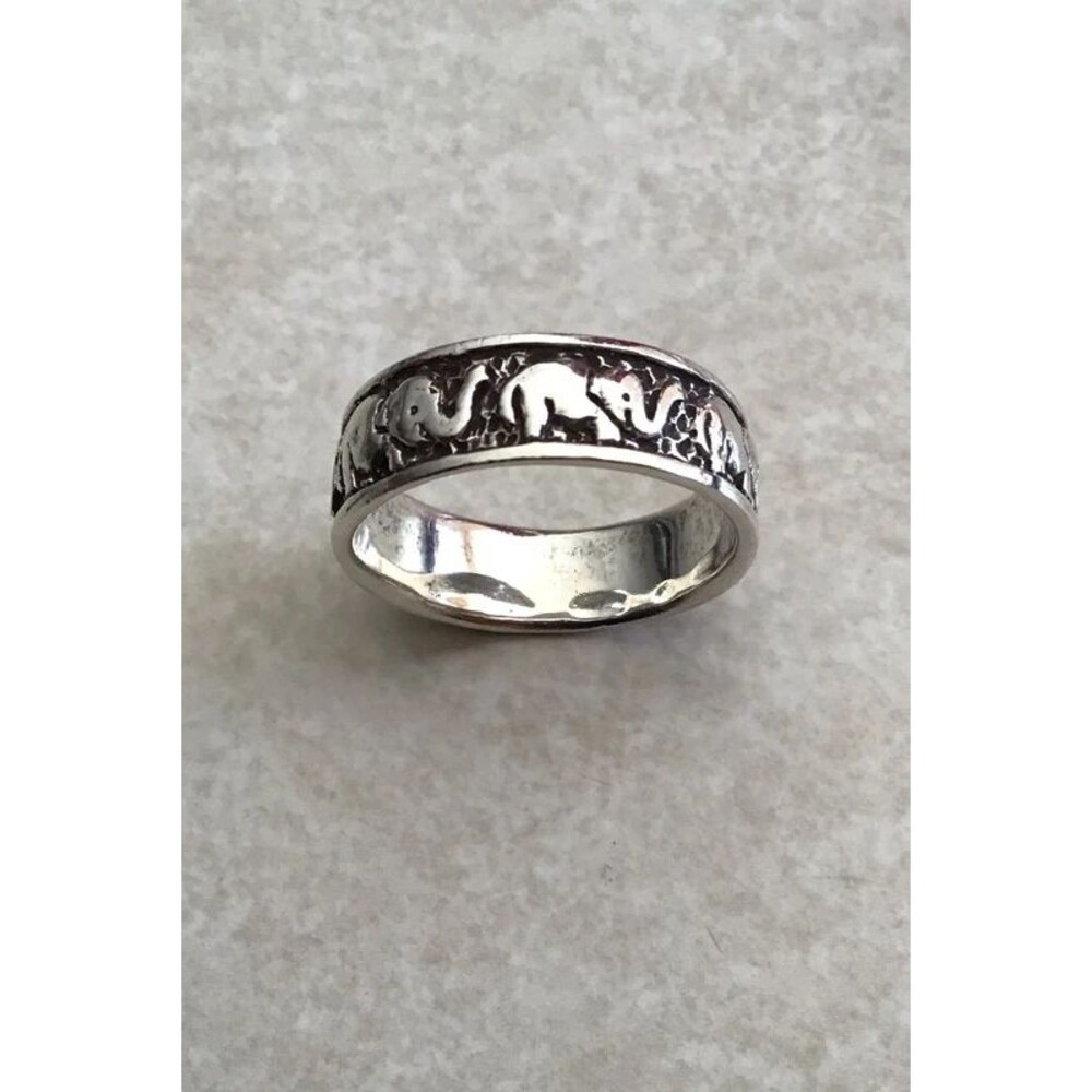Vintage Sterling Silver 925 Elaphant Band Ring Size 7 – Detailed Wildlife .1 oz